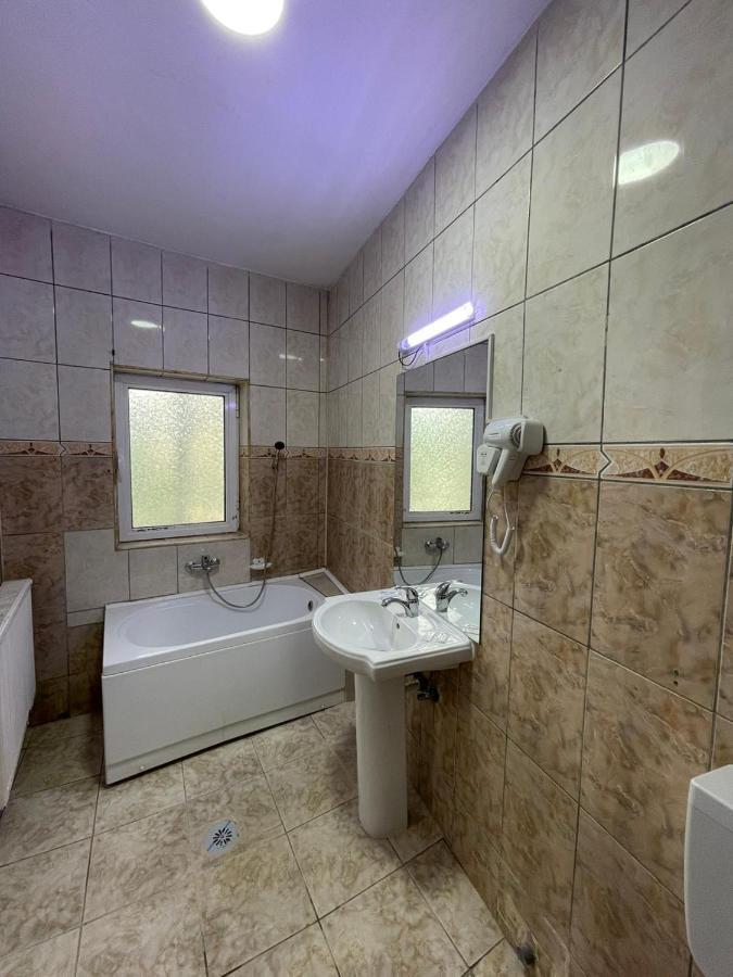 Hostal Tripoli Palace *